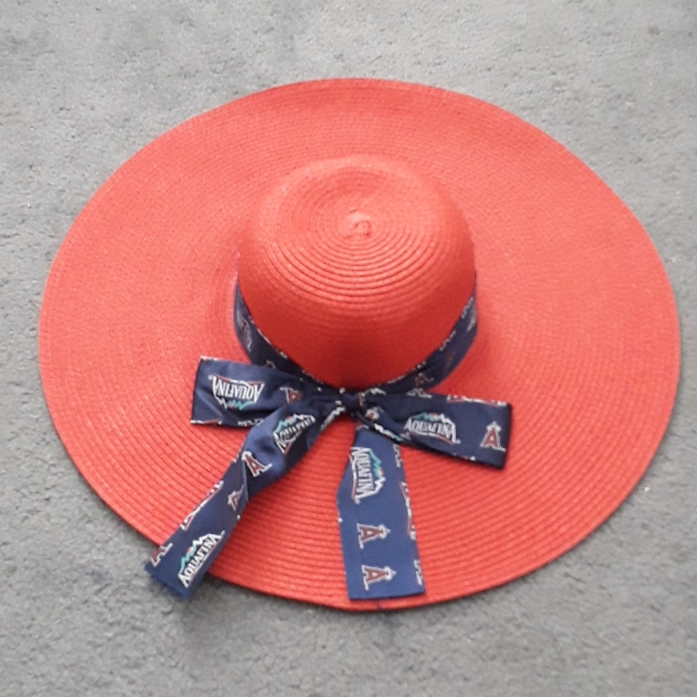 Angel's sun hat